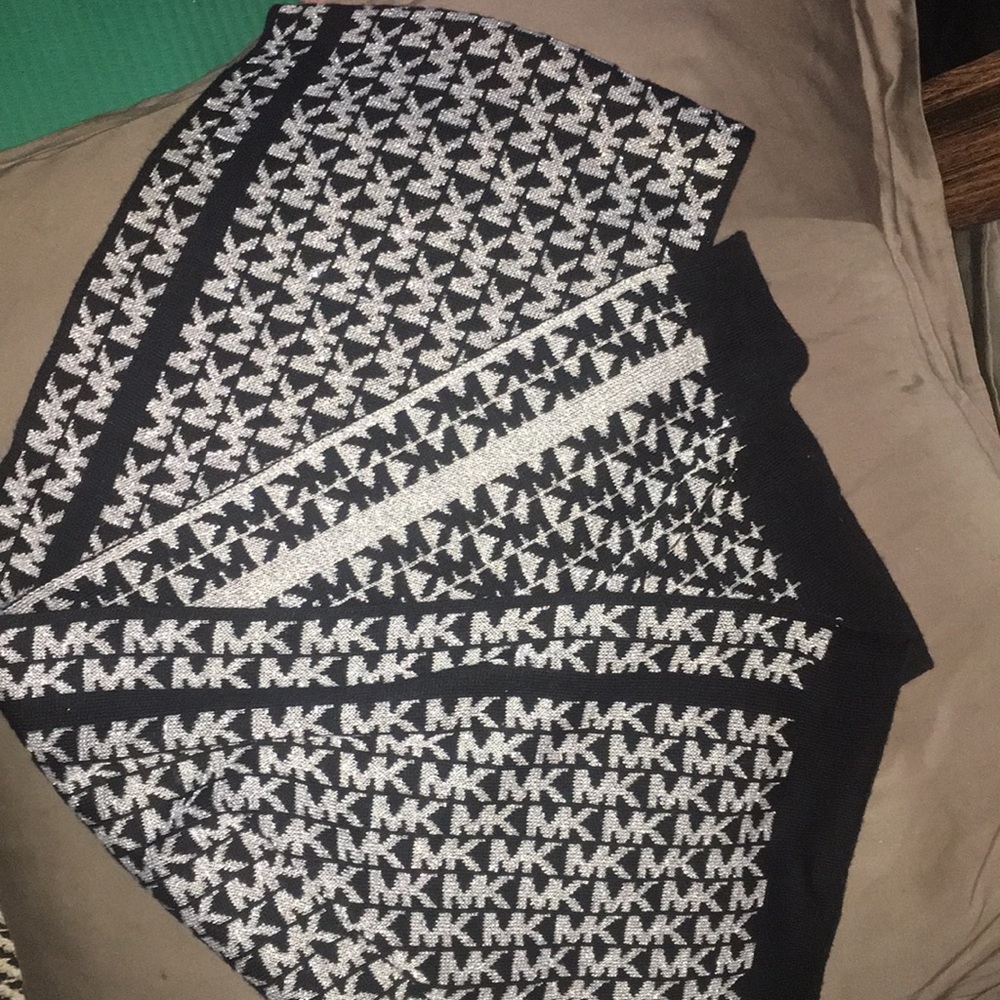Reversible Michael Kors Scarf